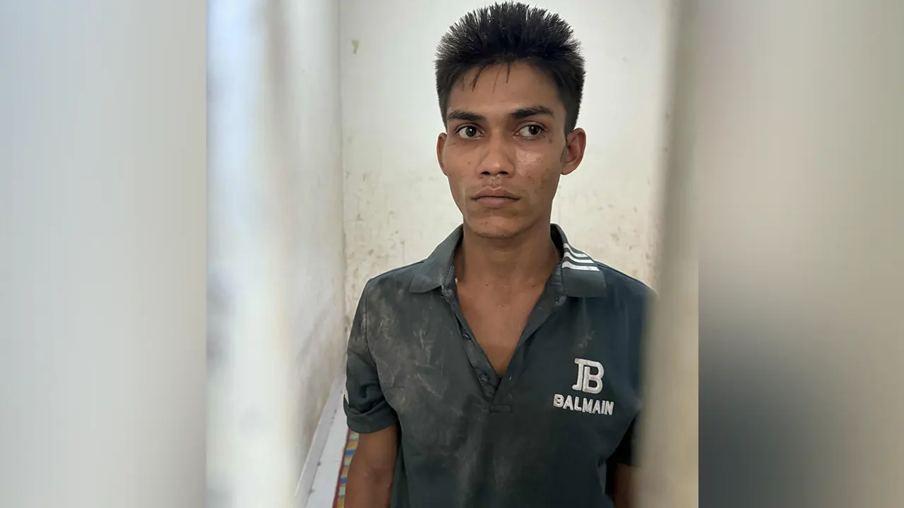 গ্রেপ্তার তৈয়বুর রহমান ওরফে তৈয়ব।