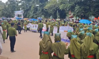 গাজীপুরে নার্সিং শিক্ষার্থীদের সড়ক অবরোধ