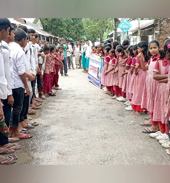 শিশু ধর্ষণচেষ্টার অভিযোগ, গ্রেপ্তারের দাবি শিক্ষার্থী